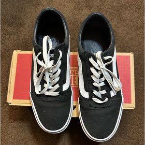 Vans Women’s Canvas Black/White Ward 9.5